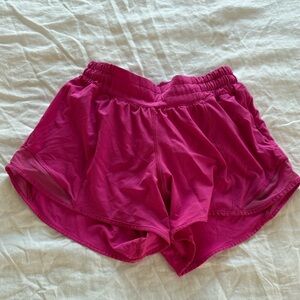 Lululemon Hotty Hot Shorts Sonic Pink Size 4, 4 inch